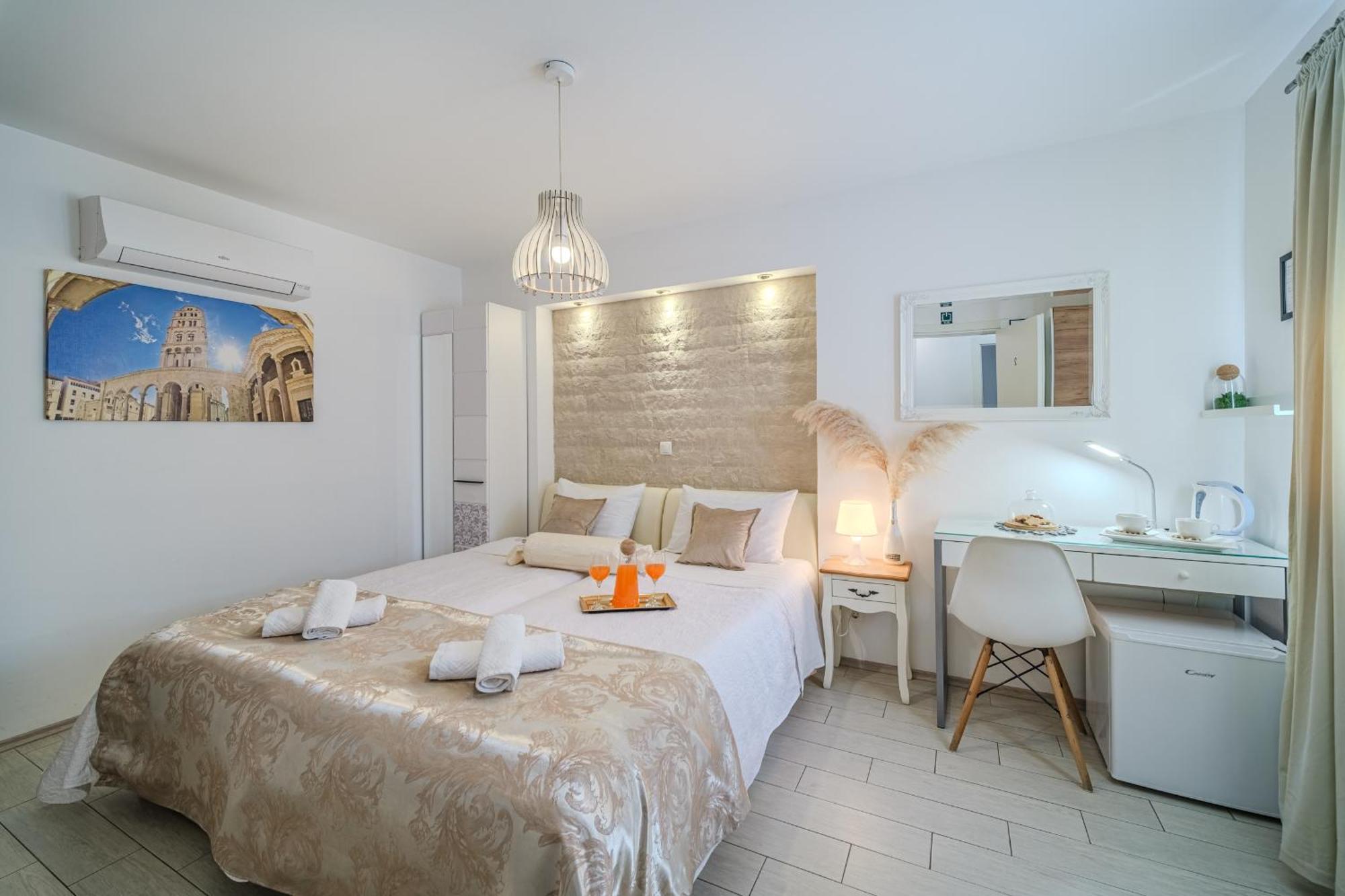 Central Split Rooms And Apartments Paese Exterior foto